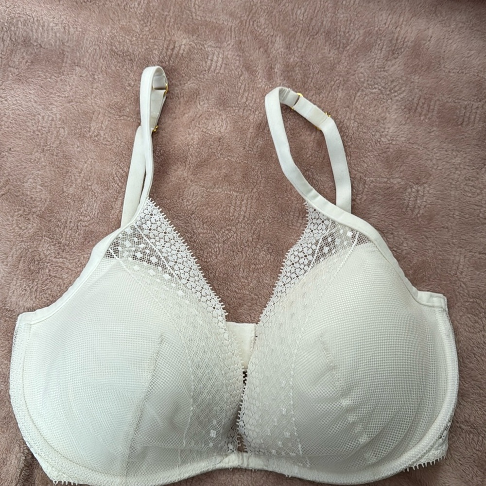 Like NEW Victorias Secret white bra